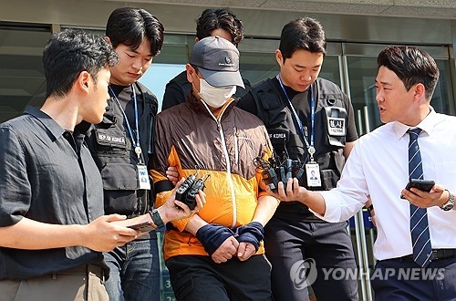 생일상 차려준 아들 사제 총기로 살해한 60대 사형 구형