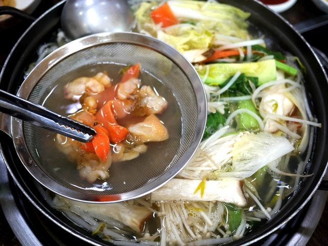 부산 명지동 명지선창회타운에서 샤부샤부로 내는 갈미조개.