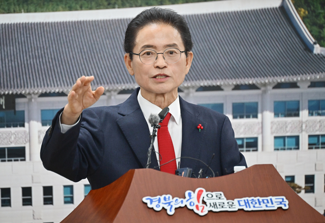 이철우 경북지사가 11일 경북도청 브리핑룸에서 민선 8기 재정성과에 대해 설명하고 있다. 경북도청 제공