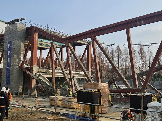 광주대표도서관 붕괴. 광주 서부경찰서 제공.