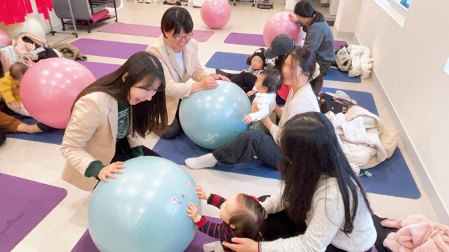 구로구 모자건강센터 ‘아기와 함께하는 운동’ 프로그램 장면. 구로구청 제공