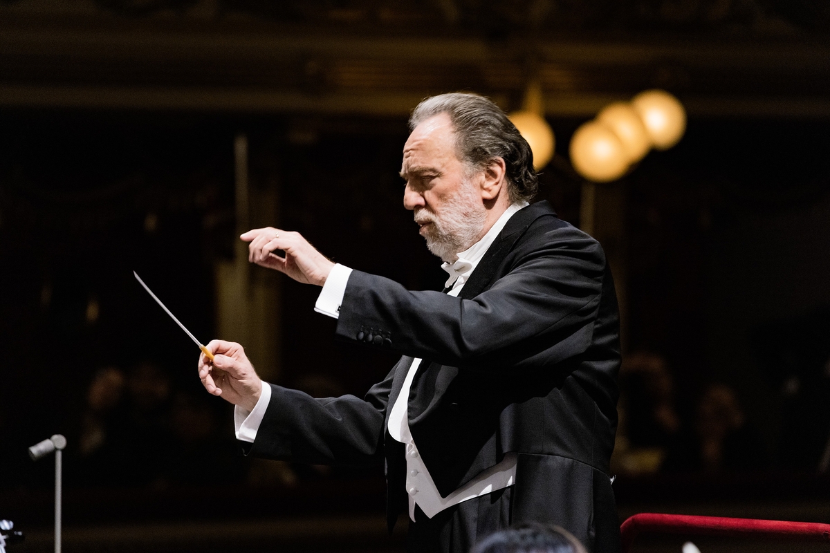 정명훈 취임 앞둔 라스칼라 현 지휘자 공연 도중 건강 이상으로 병원 후송