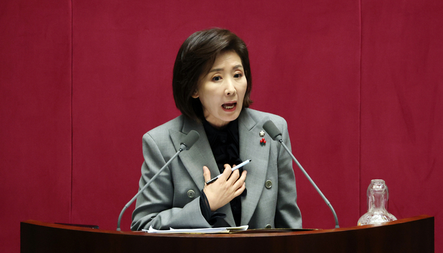 9일 국회 본회의에서 나경원 국민의힘 의원이 쟁점 법안인 가맹사업법 개정안에 무제한 토론을 시작하고 있다. 연합뉴스