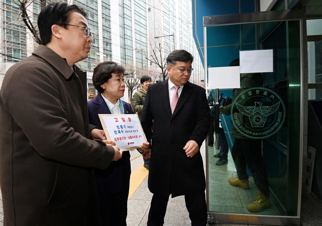 경찰에 전재수·민중기 고발