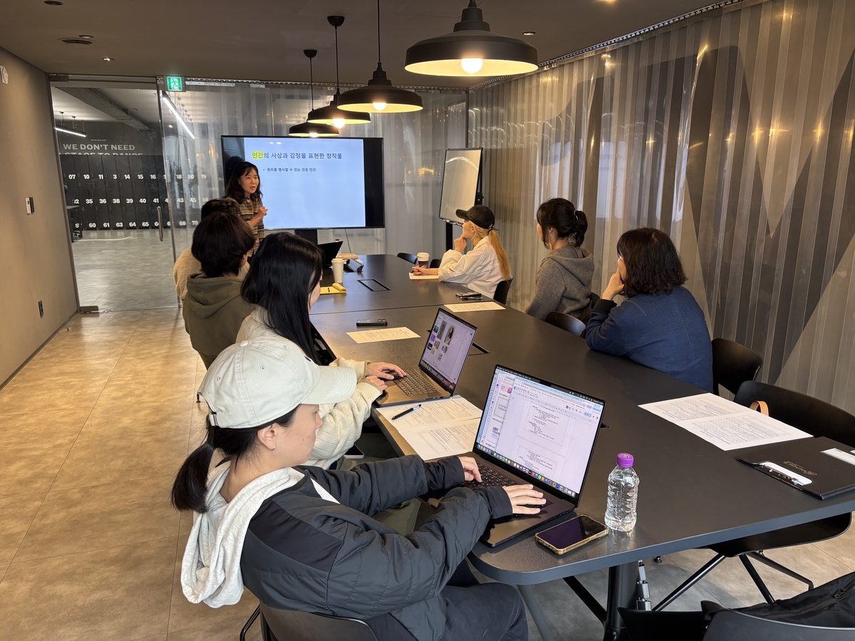 밤샘 연습 고려한 '야간 교육'...K-팝 댄스크루 현장으로 - 뉴스 썸네일 이미지