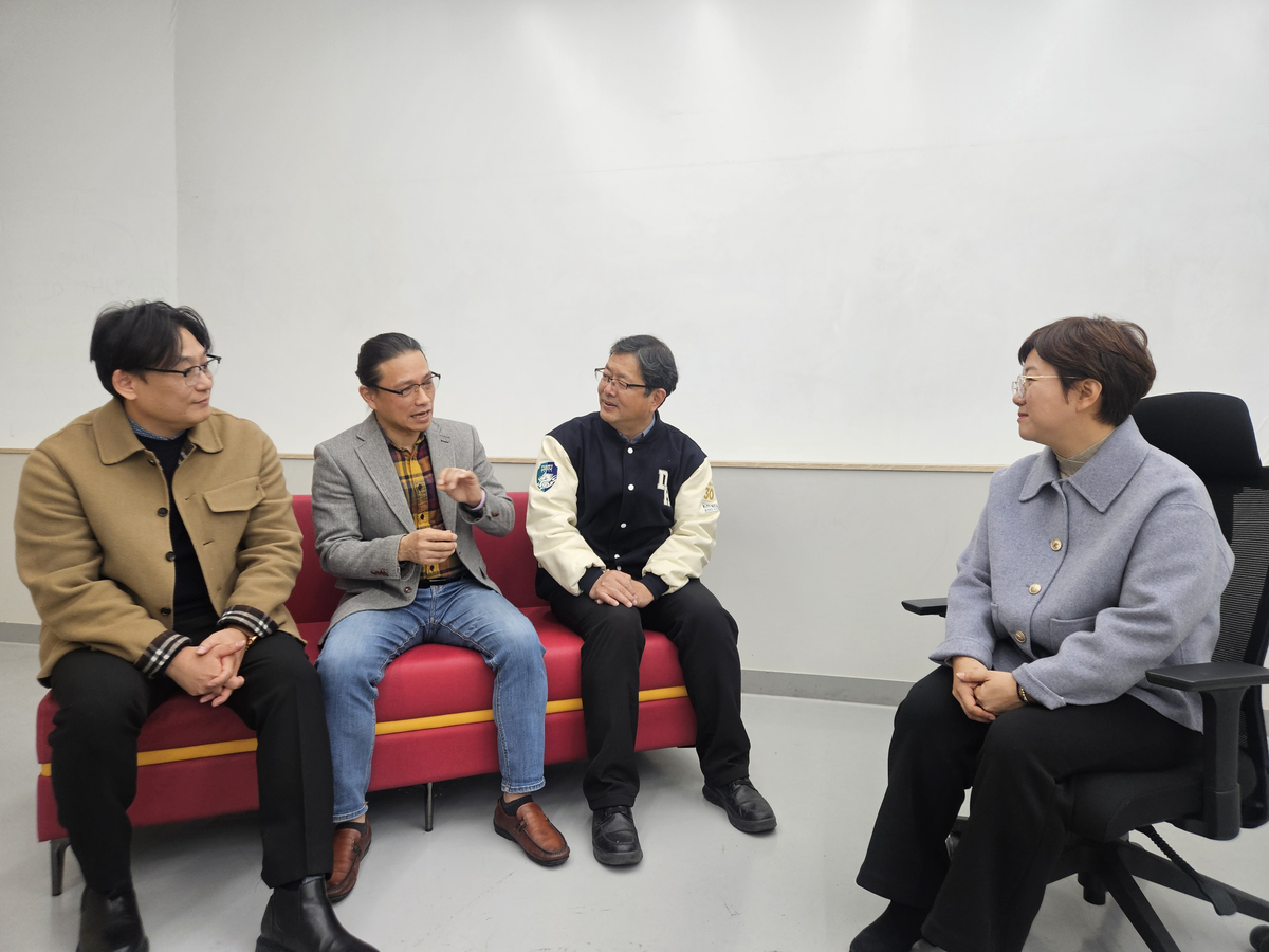 식당 주인·농부도 AI 달인으로... 코딩 튜터와 함께 '앱 제작' 뚝딱 - 뉴스 썸네일 이미지