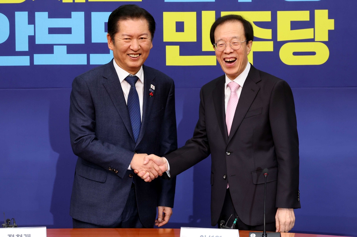 “문전박대 당해도 할말은 해야”···정청래 앞에서 작심비판한 이석연, “헌법 일탈은 타협의 폭력”