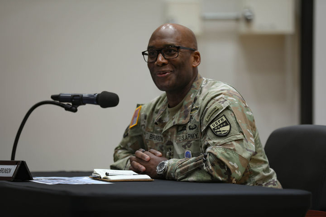 제이비어 브런슨 주한미군사령관이 지난 8일 경기 평택시 캠프 험프리스에서 열린 국방부 기자간담회에서 기자들의 질문에 답하고 있다. 주한미군사령부 제공