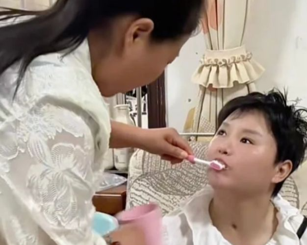 “밥도, 배변도 모두 제가…” 교통사고 며느리 5년 간병한 시어머니에 중국 감동