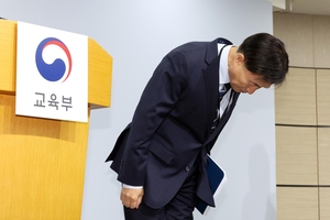 BBC “韓 수능영어는 미친수준…고대문자해독”  비판