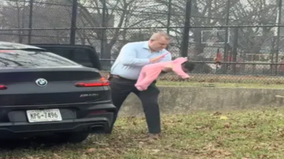 고속도로에서 기도막힌 아기 구한 ‘영웅 경찰’