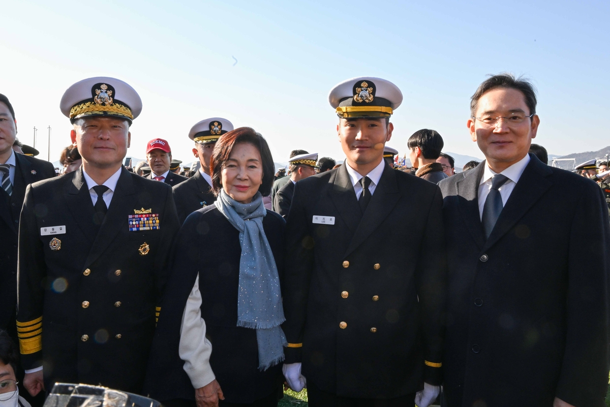 이재용 회장, 새해 첫 삼성 사장단 만찬...'이 것' 앞두고 조기 소집 - 뉴스 썸네일 이미지