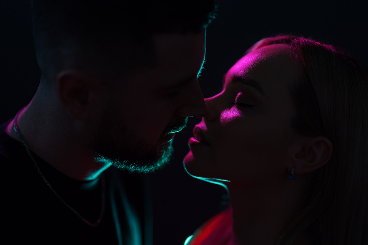 20대 남성 키스 후 사망…여친 혀 밑에 있던 ‘이것’이 원인이었다