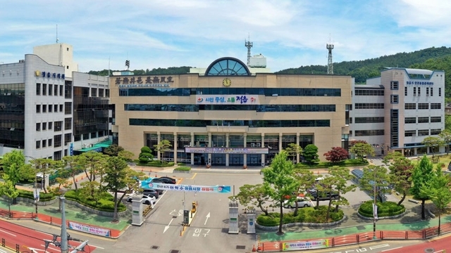 정읍시청사 전경.