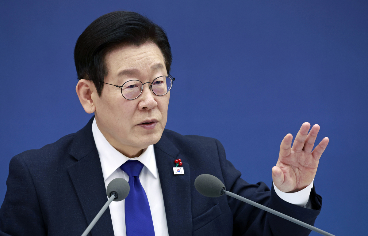 李 “생중계 업무보고 넷플릭스보다 재미있다는 설…모르는 데 아는 척 하는 게 진짜 문제”