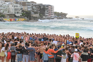 ‘본다이 비치 비극’ 다시는 없길…