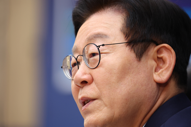 이재명 대통령이 17일 정부세종컨벤션센터에서 열린 산업부·지식재산처·중소벤처기업부 업무보고에서 발언하고 있다. 연합뉴스