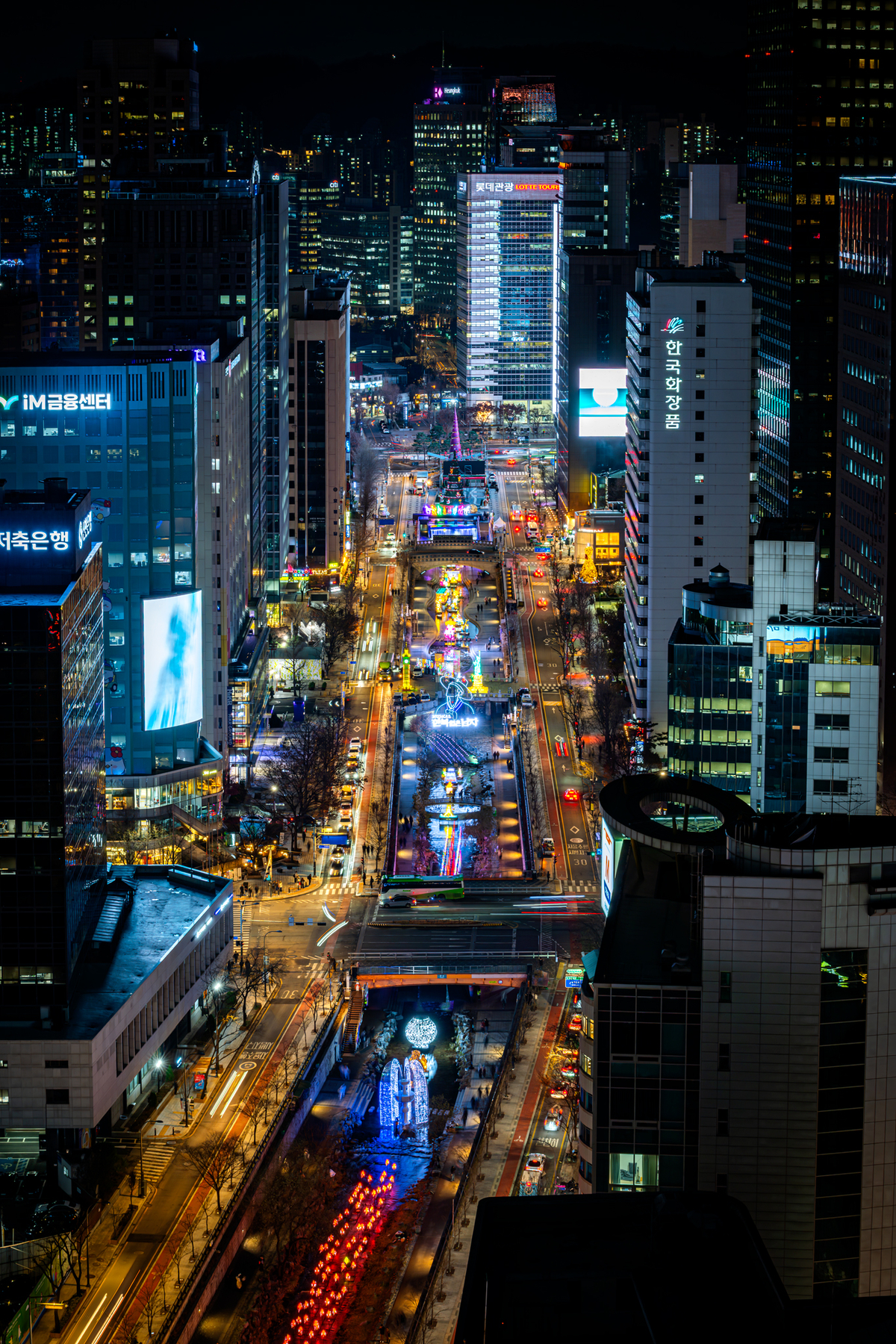 청계천 누비는 잉어킹 100마리... 등불 486점 '빛의 낭만' - 뉴스 썸네일 이미지