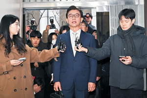 전재수, 警 출석… “명백히 안받았다”