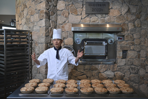 돌가마로 구운 빵 ‘27년 신념’… ‘빵지순례’ 천안의 명소 빚었다[지역을 살리는 사람들]