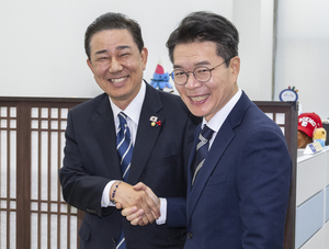 ‘오세훈 대항마’ 정원오 나흘만 또 국회 방문 “견제 못 느껴, 선의의 경쟁 필요”