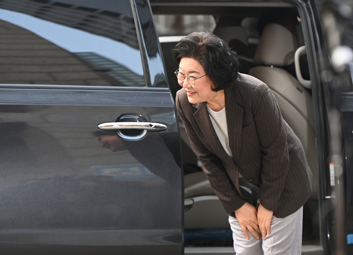 이 대통령, ‘외연확장 인사’… 실용 기조 지지율 반등 도모