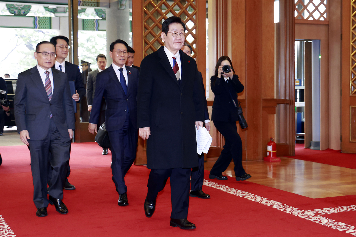 ‘용산 시대’ 막 내리고… 李대통령, 청와대로 첫 출근