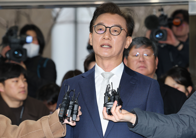 전재수 전 해양수산부 장관이 19일 통일교 측으로부터 현금 등을 받은 혐의로 서울 서대문구 경찰청에 피의자 신분으로 출석하고 있다. 기사내용과 무관. 연합뉴스