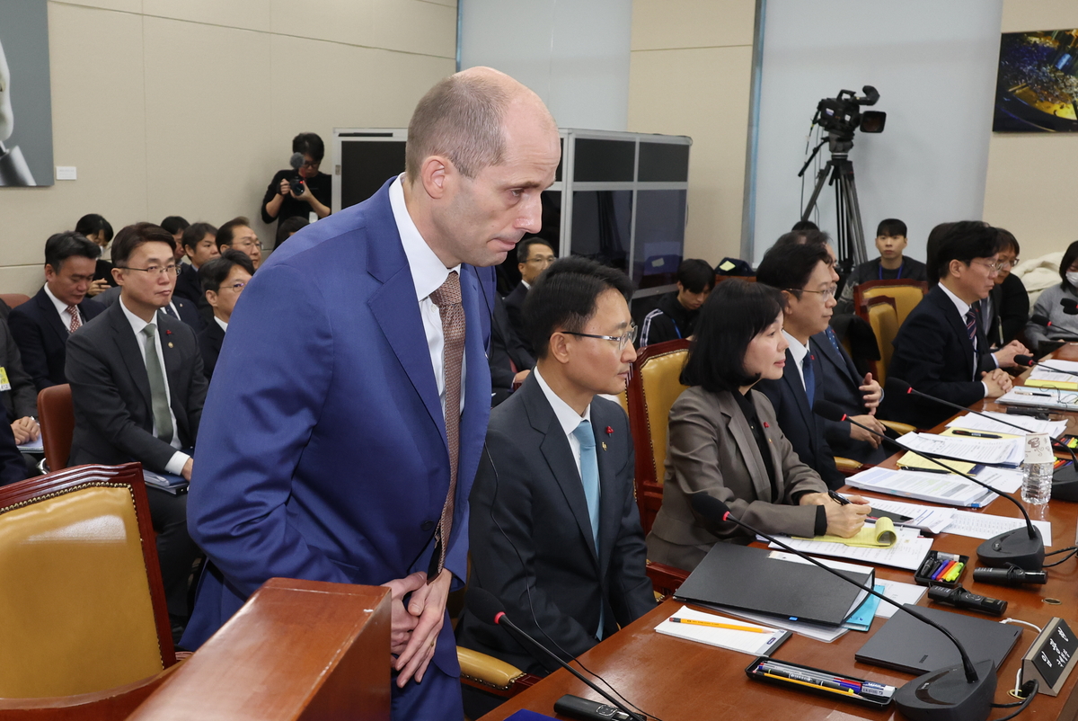 “출국금지·위증 언급되는 것 인정못한다”는 로저스