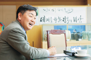 “나는 챌린징맨 도지사”…  대기업 투자 17조 유치했다[민선 8기 우수 지자체장을 만나다]