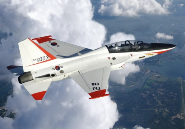 공군 "T-50 사고기, 미끄럼 방지장치 고장...타이어 파열 후 전복" - 뉴스 썸네일 이미지