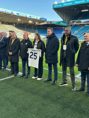 축구 특별 유니폼 입고… 리즈 유나이티드 응원한 워드[SNS ZONE]