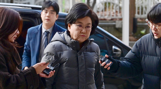 이혜훈(가운데) 기획예산처 장관 후보자가 9일 오전 서울 중구 예금보험공사에 마련된 인사청문회 준비 사무실로 출근하고 있다. 문호남 기자