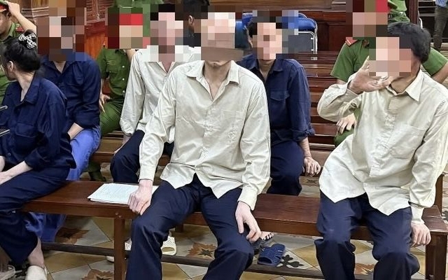 베트남에서 식당을 운영하며 손님들에게 성매매를 알선한 혐의로 기소된 한국인 남성 2명이 1심에서 각각 징역 8년을 선고받았다.  스레드 캡처