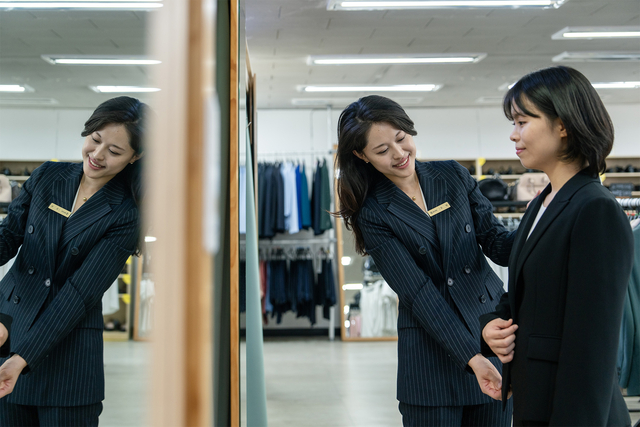 남양주시가 오는 12일부터 구직자의 취업 준비 부담을 덜기 위해 면접용 정장을 무료로 대여하는 ‘취업 꿈날개 옷장’ 서비스를 운영한다. 남양주시 제공