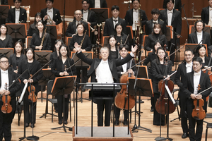 한국의 신명나는 흥 돋우듯… “밝고 긍정적 메시지 주고싶었다”