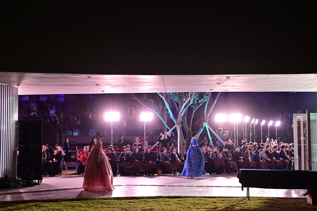 ‘대한민국 문화도시’  경남 진주에서 펼쳐진 한복패션쇼. 진주시청 제공