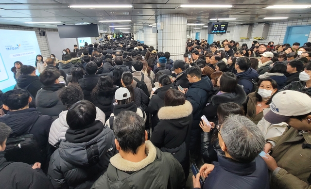 지하철역 ‘북새통’