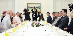 李대통령, 종교지도자들 면전에서…“해악 끼치는 종교, 국민도 해산 동의할 것”...종교계도 ‘수긍’