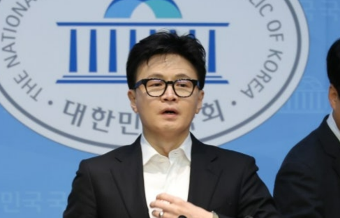 국민의힘 한동훈 전 대표가 14일 국회 소통관에서 당 윤리위원회가 본인을 제명 결정한 것과 관련해 입장을 밝히고 있다. 연합뉴스