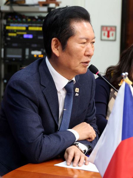 인사말하는 정청래 민주당 대표