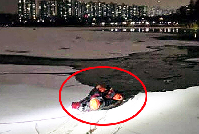 저수지 사고 구조 현장. 경기 수원소방서