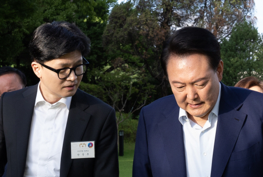 [속보]홍준표, 尹·韓 겨냥 “어젯밤 정치검사 두명 동시 단죄”