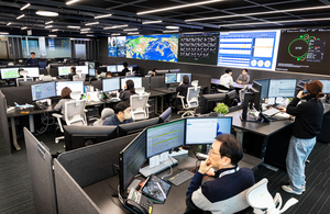 ‘지상 조종실’ 24시간 모니터링 실시간 대응… “하늘길 이상無!”[안전 경영으로 100년기업 초석 다진다 ]