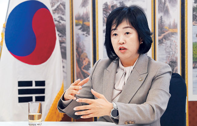 홍소영 병무청장이 지난해 12월 19일 서울 영등포구 공군호텔에서 가진 문화일보와의 인터뷰에서 입영제도 개선책을 설명하고 있다. 곽성호 기자