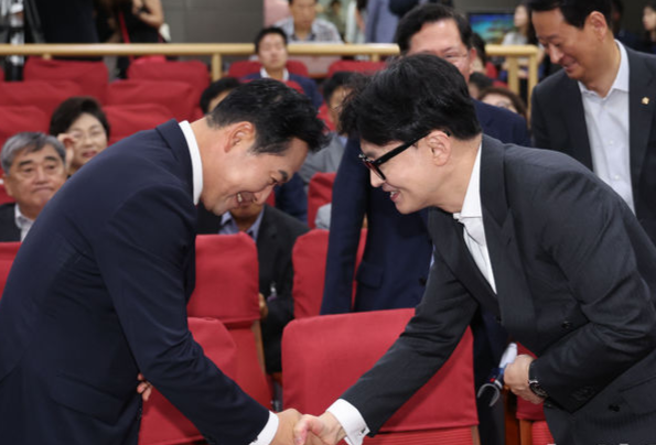 “장동혁-한동훈 치킨게임…둘 중 하나는 죽어야 끝나” 정옥임 曰