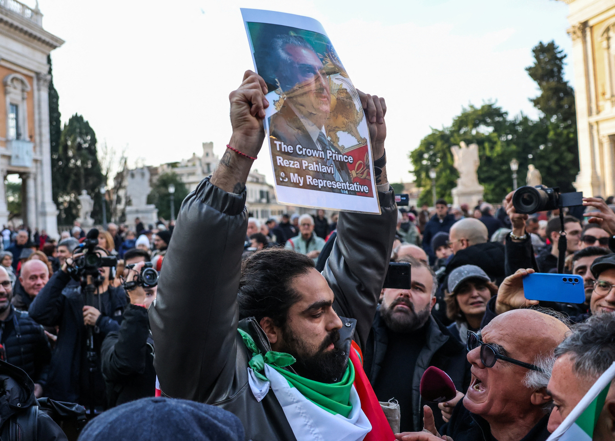 경제난 호소는 유혈진압하면서 거액 빼돌린 이 나라 지도부