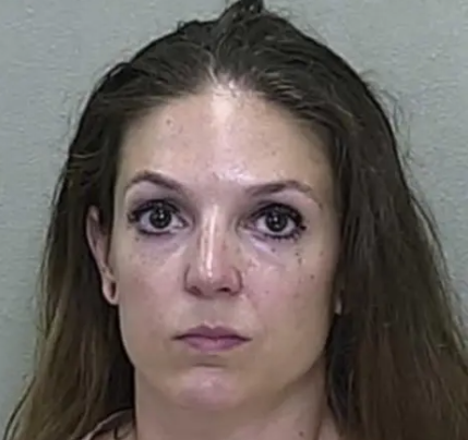 10대 의붓아들과 성관계를 가진 혐의로 복역 중인 알렉시스 폰 예이츠. 매리언 카운티 교도소