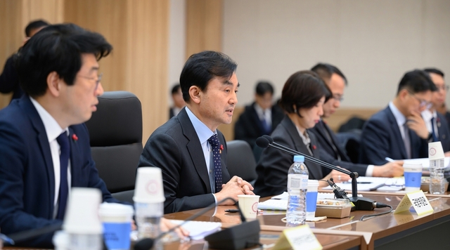 안규백 국방부 장관이 19일 충남 계룡대에서 열린 육·해·공군 해병대 업무보고에서 모두발언을 하고 있다. 국방부 제공