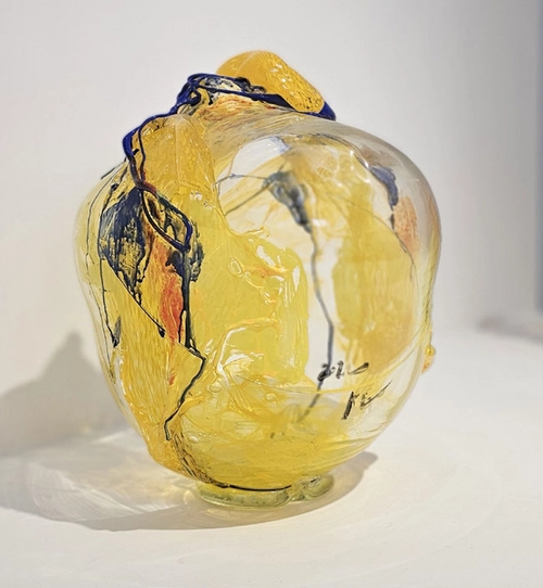 김인중 신부의 유리 조형 작품.